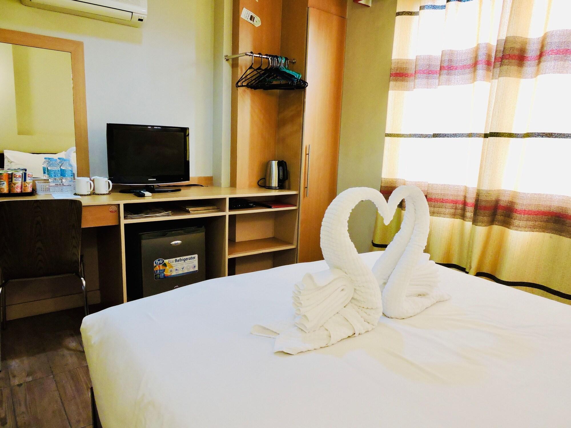 ทินแฮท บูติก โฮเต็ล แอนด์ เรสทัวรองต์ Bed & Breakfast Davao ภายนอก รูปภาพ