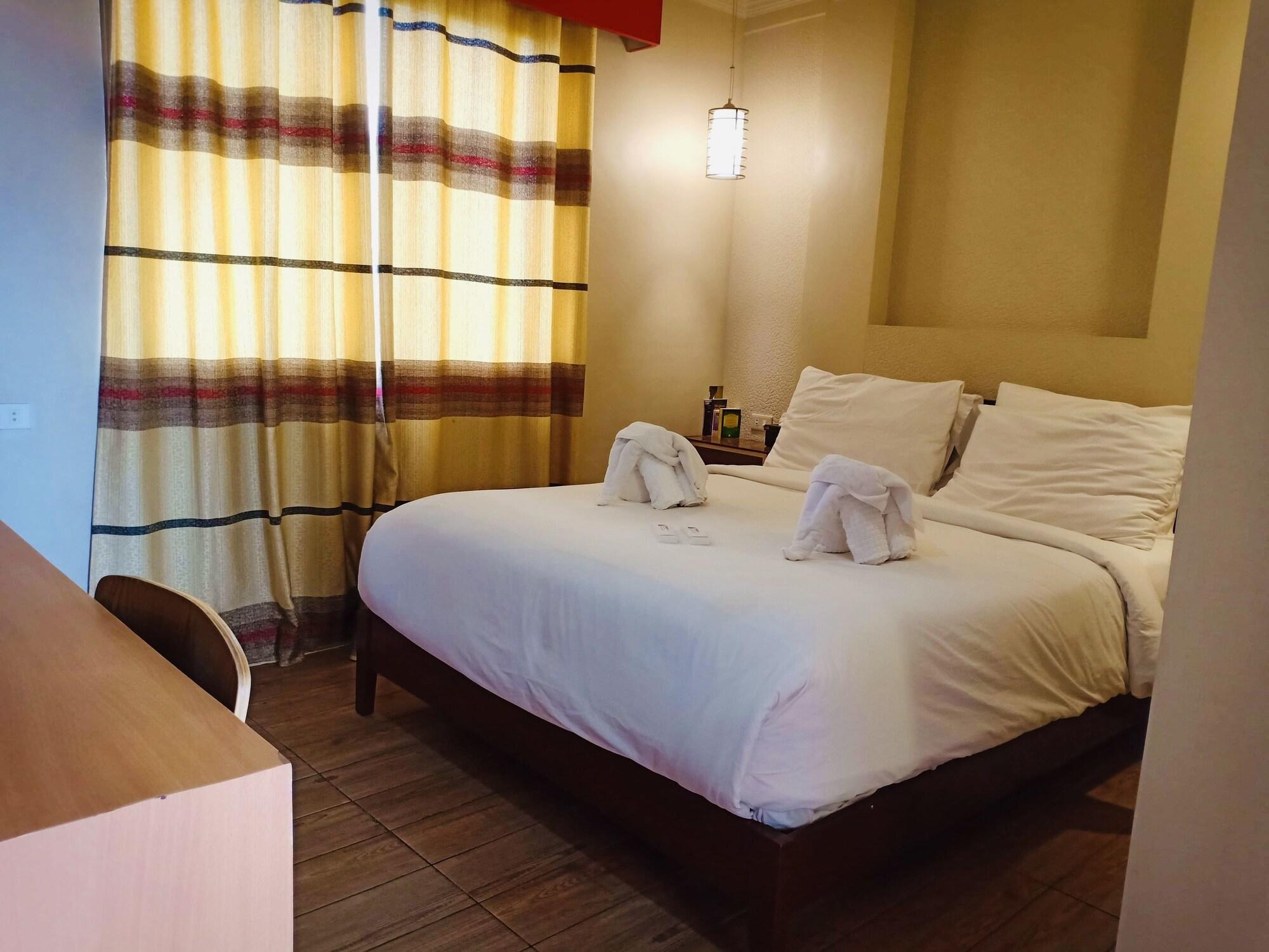 ทินแฮท บูติก โฮเต็ล แอนด์ เรสทัวรองต์ Bed & Breakfast Davao ภายนอก รูปภาพ