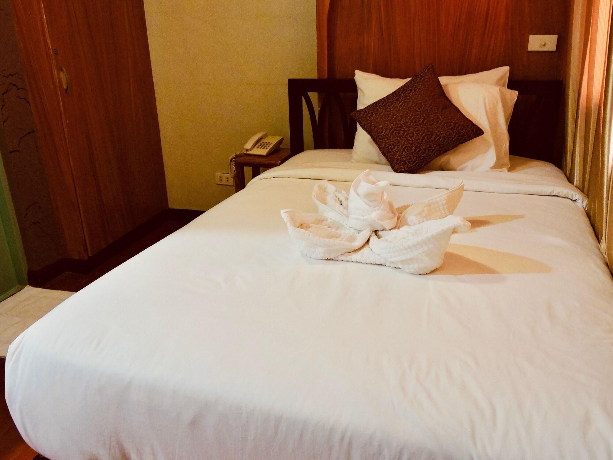 ทินแฮท บูติก โฮเต็ล แอนด์ เรสทัวรองต์ Bed & Breakfast Davao ภายนอก รูปภาพ