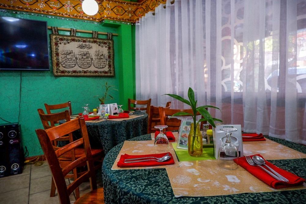 ทินแฮท บูติก โฮเต็ล แอนด์ เรสทัวรองต์ Bed & Breakfast Davao ภายนอก รูปภาพ