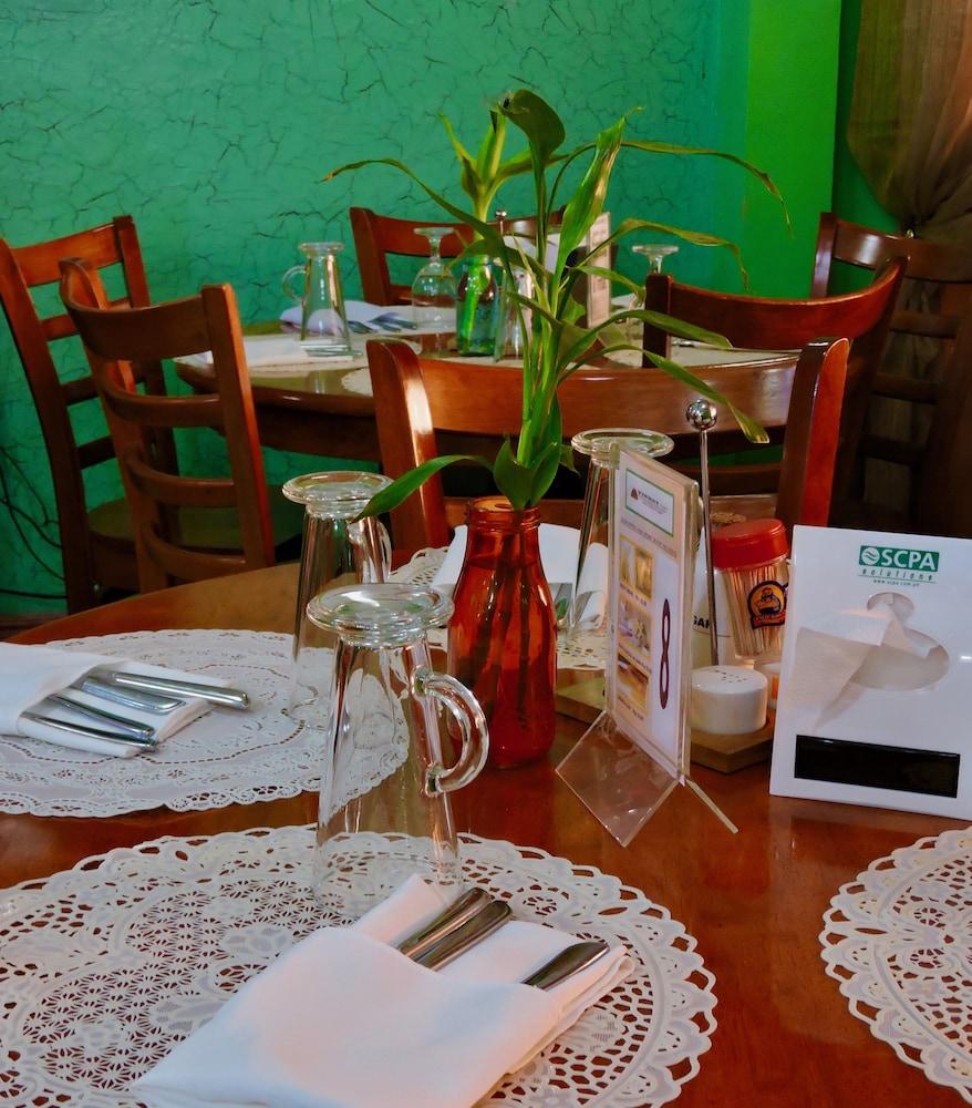 ทินแฮท บูติก โฮเต็ล แอนด์ เรสทัวรองต์ Bed & Breakfast Davao ภายนอก รูปภาพ