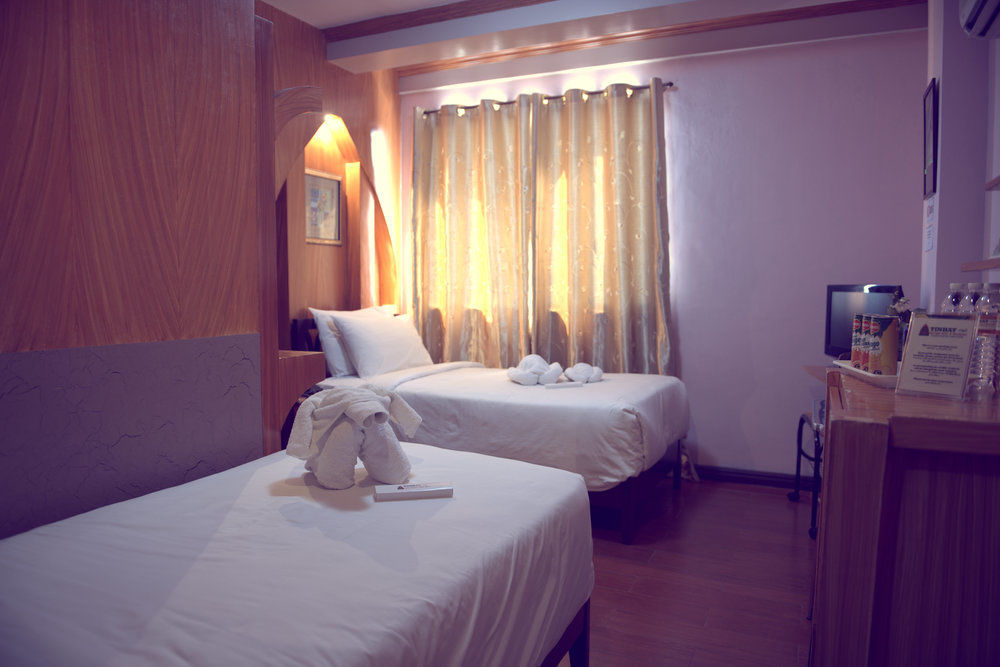 ทินแฮท บูติก โฮเต็ล แอนด์ เรสทัวรองต์ Bed & Breakfast Davao ภายนอก รูปภาพ