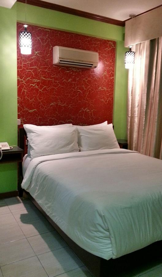 ทินแฮท บูติก โฮเต็ล แอนด์ เรสทัวรองต์ Bed & Breakfast Davao ภายนอก รูปภาพ