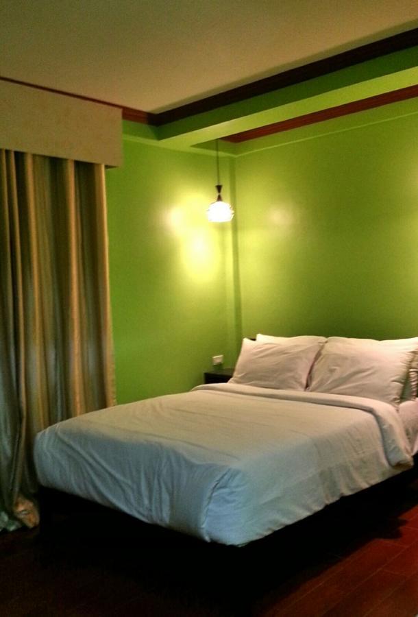 ทินแฮท บูติก โฮเต็ล แอนด์ เรสทัวรองต์ Bed & Breakfast Davao ภายนอก รูปภาพ
