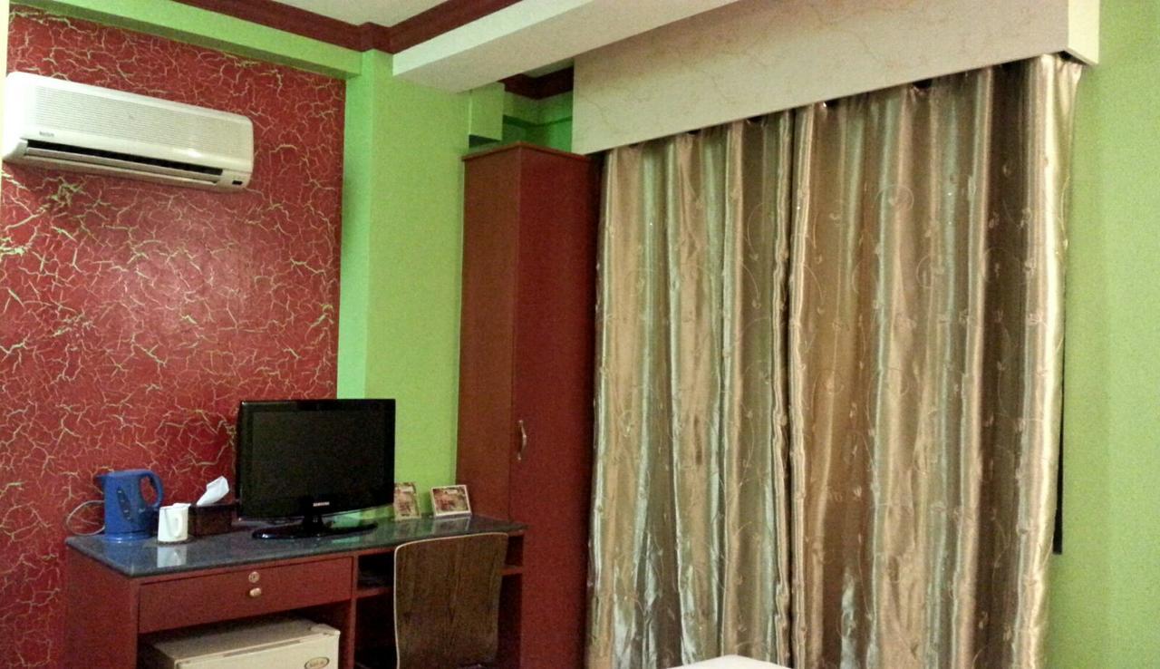 ทินแฮท บูติก โฮเต็ล แอนด์ เรสทัวรองต์ Bed & Breakfast Davao ภายนอก รูปภาพ