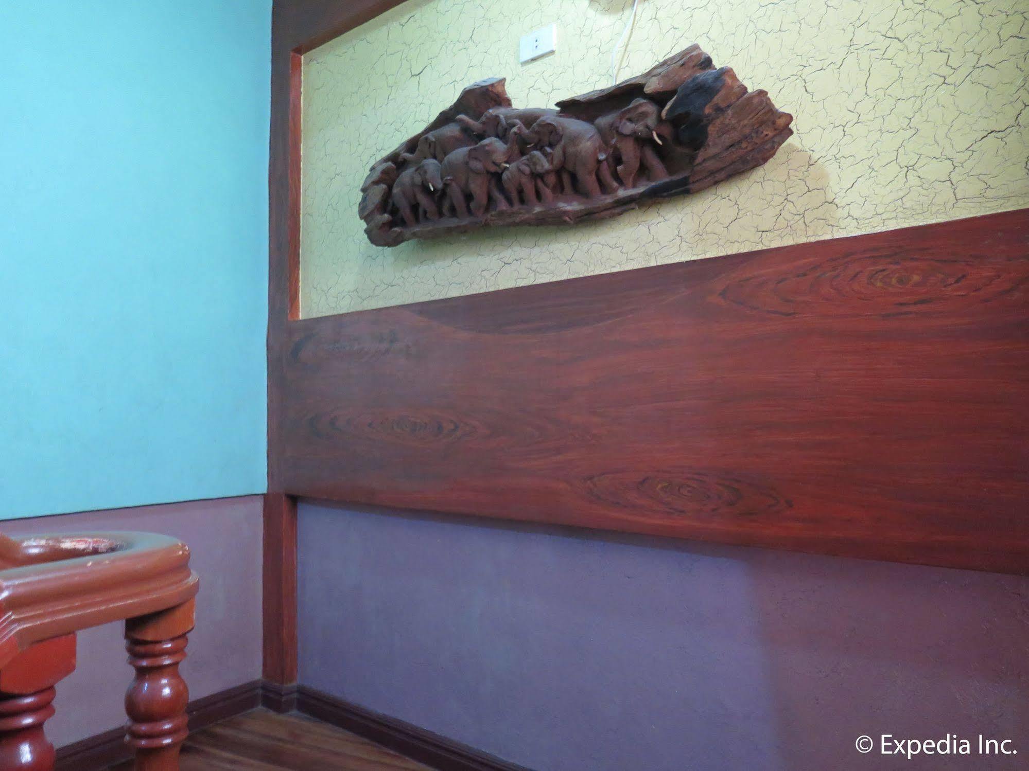 ทินแฮท บูติก โฮเต็ล แอนด์ เรสทัวรองต์ Bed & Breakfast Davao ภายนอก รูปภาพ