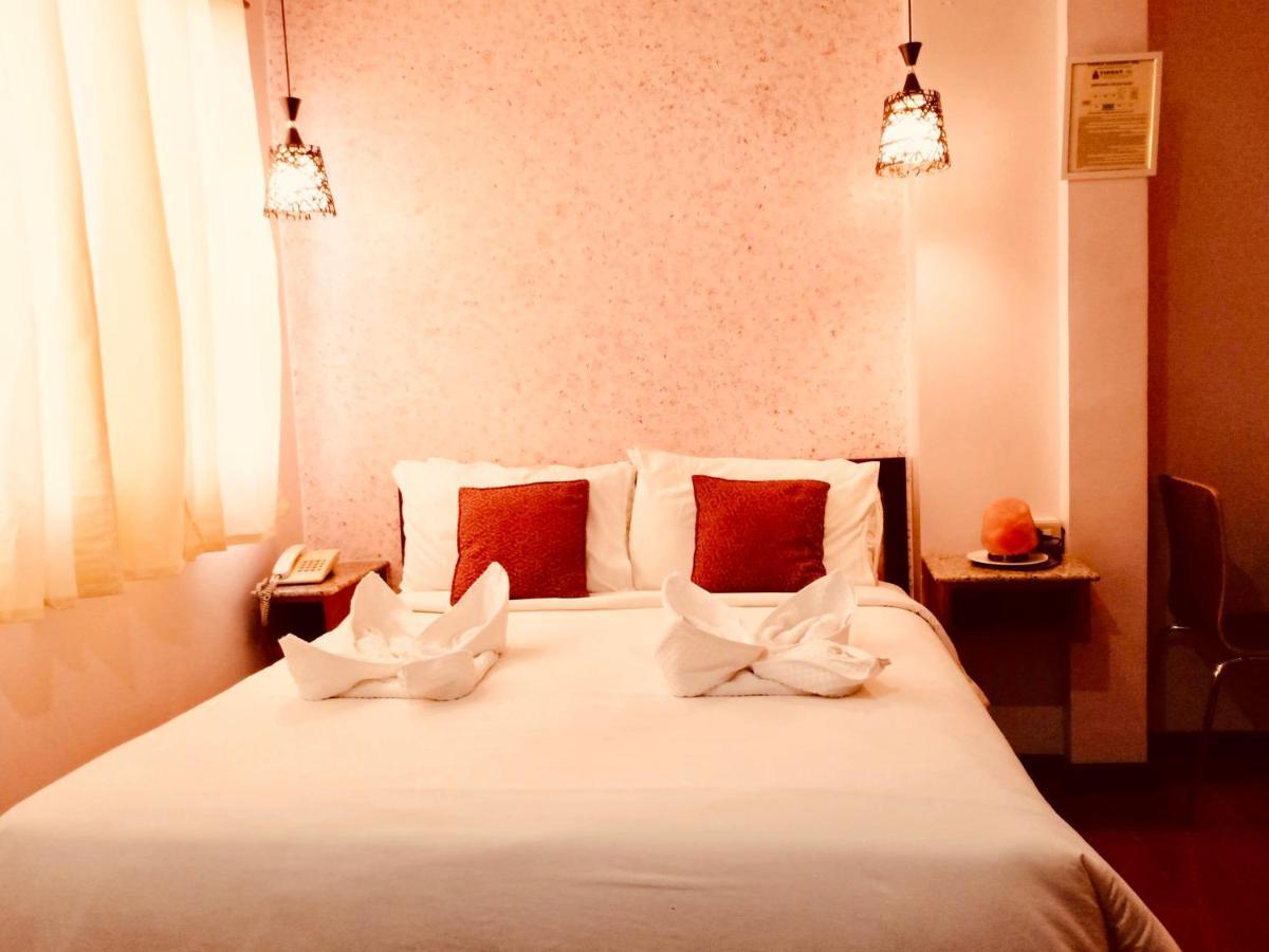 ทินแฮท บูติก โฮเต็ล แอนด์ เรสทัวรองต์ Bed & Breakfast Davao ภายนอก รูปภาพ