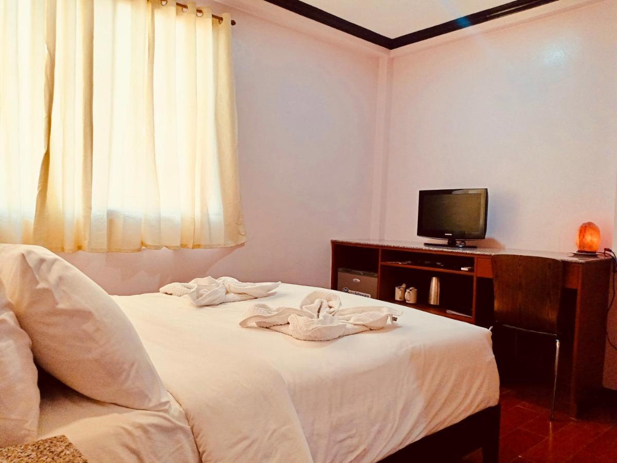 ทินแฮท บูติก โฮเต็ล แอนด์ เรสทัวรองต์ Bed & Breakfast Davao ภายนอก รูปภาพ